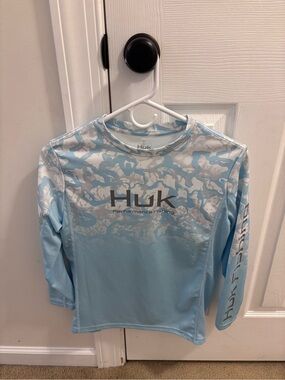 Huk Kids Light Blue “performance fishing” Rashguard - YM